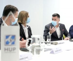 16.02.2021., Zagreb -U sjedistu HUP-a odrzan je konferencija za medije na kojoj su se predstavnici veledrogerija ocitovali o aktualnom stanju te daljnjim mogucnostima opskrbe lijekovima i medicinskim proizvodima. Naglasili su da unatoc rebalansu drzavnog proracuna krajem 2020. kada je osigurano dodatnih 670 milijuna kuna, te dodatnim sredstvima u iznosu 2,24 milijarde kuna, dugovanja bolnica i ljekarni prema veledrogerijama kontinuirano rastu.
Photo: Patrik Macek/PIXSELL