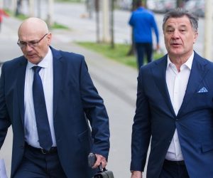 17.04.2018., Osijek - Pocetak obrane Zdravka Mamica i ostalih okrivljenika za izvlacenje novca iz Dinama na sudjenju na Zupanijskom sudu. Zdravko Mamic dosao je na sud s vrecicama u kojima su navodno dokazni materijali.  Photo: Davor Javorovic/PIXSELL