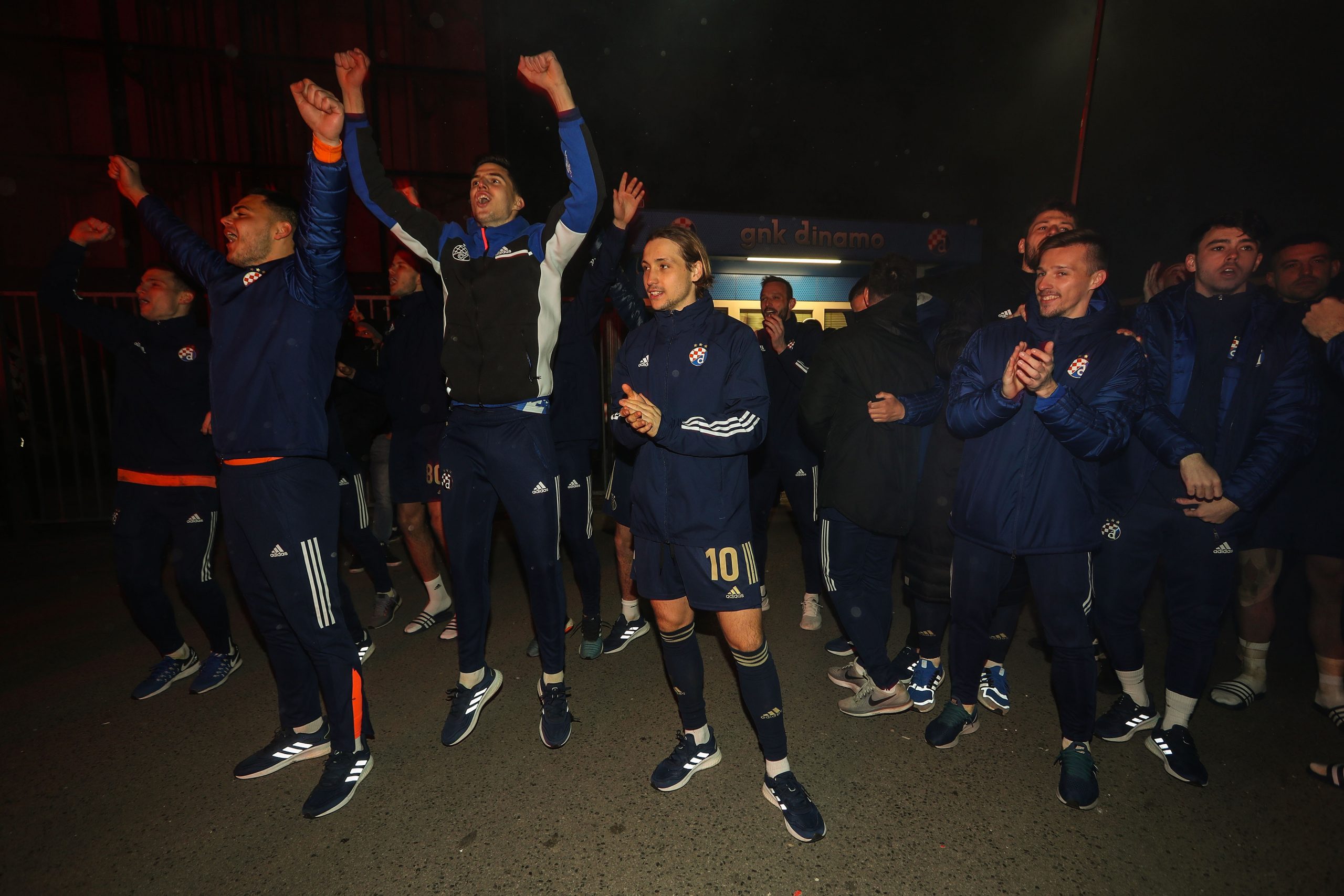 18.03.2021. Zagreb - Nakon sto je Dinamo izborio cetvrtfinale Europske lige Bad Blue Boysi ispred stadiona su slavili velikom bakljadom Photo: Luka Stanzl/PIXSELL
