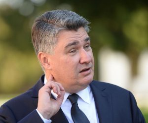 19.10.2020., Cakovec - Predsjednik RH Zoran Milanović dao je izjavu za medije nakon posjete Cakovcu. Photo: Vjeran Zganec Rogulja/PIXSELL