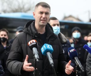 20.03.2021., Zagreb - Kandidat HDZ-a za gradonacelnika Zagreba Davor Filipovic obisao GRadsku cetvrt Pescenica-Zitnjak i dao izjave za novinare ispred crkve Uznesenja blazene djevice Marije.

Photo: Marin Tironi/PIXSELL