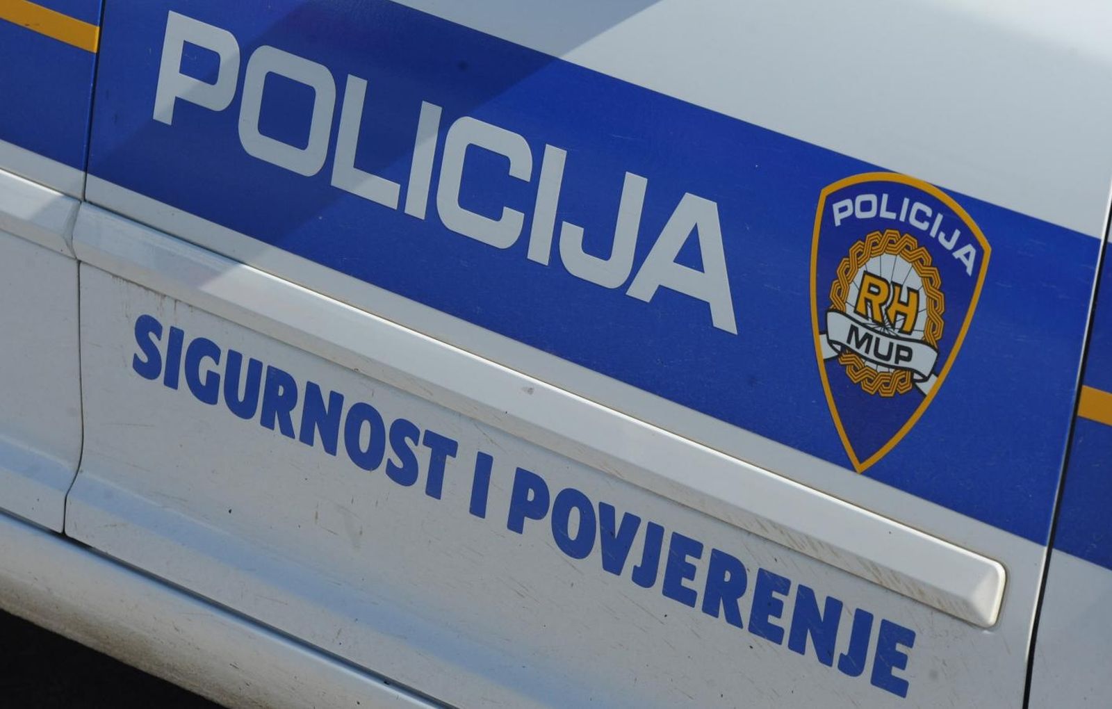 23.03.2013., Sibenik - Policijsko vozilo u sibenskoj luci. Natpsi na vozilu sigurnost i povjerenje. 
Photo: Hrvoje Jelavic/PIXSELL