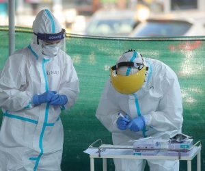 23.11.2020., Zagreb - Od danas u Zagrebu na 12 lokacija krece antigensko testiranje na koronavirus brzim testovima, ciji se nalaz dobiva za 15 minuta, a za sto je trenutno osigurano 50.000 testova. Organizaciju i testiranje pucanstva u Zagrebu u sto kracem vremenu provest ce Nastavni zavod za javno zdravstvo dr. Andrija Stampar i Dom zdravlja Centar - Dom zdravlja istok i Dom zdravlja zapad u kooordinaciji s Gradskim uredom za zdravlje. Dom zdravlja Zagreb - Zapad 1, Prilaz baruna Filipovica 11, testiranje na koronavirus. 
Photo: Goran Stanzl/PIXSELL
