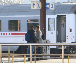 23.12.2020., Zagreb - Zbog uvodjenja propusnica kroz zupanije Glavni kolodvor ima puno manje putnika nego inace. Photo: Matija Habljak/PIXSELL