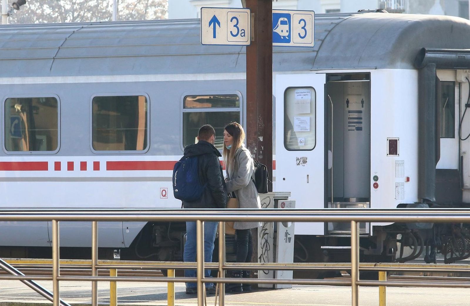 23.12.2020., Zagreb - Zbog uvodjenja propusnica kroz zupanije Glavni kolodvor ima puno manje putnika nego inace. Photo: Matija Habljak/PIXSELL