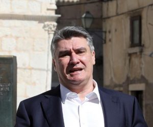 24.03.2021., Cres - Predsjednik RH Zoran Milanovic u obilasku obnovljene patricijske palace Moise, nakon cega je dao izjave za medije i obisao grad..
Photo: Goran Kovacic/PIXSELL