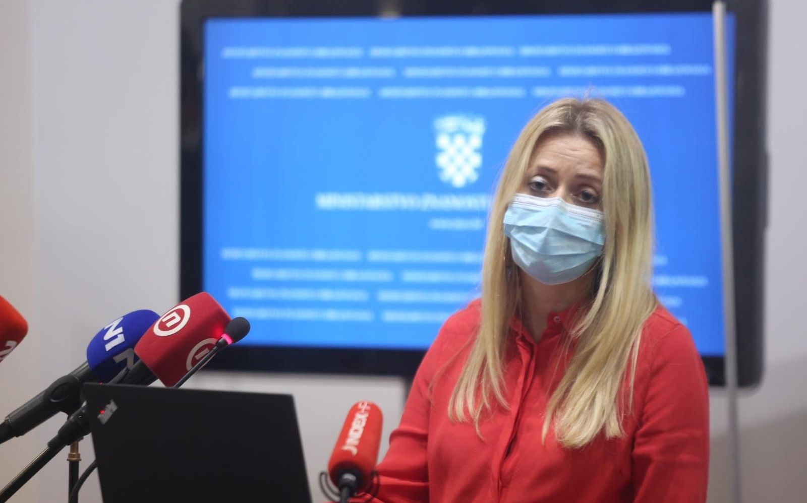 24.08.2020., Zagreb - U Ministarstvu znanosti i obrazovanja predstavljene Upute za sprjecavanje i suzbijanje epidemije COVID-19 vezano za rad predskolskih ustanova, osnovnih i srednjih skola u skolskoj godini 2020./2021. Ministar Radovan Fuchs i Ivana Pavic Simetin, zamjenica ravnatelja HZJZ.
Photo: Marin Tironi/PIXSELL
