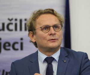 24.09.2020., Rijeka -  Interdisciplinarni znanstveni skup posvecen virusu COVID-19 pod nazivom "Advancement in Virology Research & an Opportunity to Improve International Impact of the University of Rijeka". Na skupu u prostoru Gradjevinskog fakulteta govorili su: Ivan Djikic, Daniel Rukavina, Stipan Jonjic i Snjezana Prijic Samarzija.
Photo:Goran Kovacic/PIXSELL