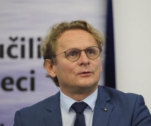 24.09.2020., Rijeka -  Interdisciplinarni znanstveni skup posvecen virusu COVID-19 pod nazivom "Advancement in Virology Research & an Opportunity to Improve International Impact of the University of Rijeka". Na skupu u prostoru Gradjevinskog fakulteta govorili su: Ivan Djikic, Daniel Rukavina, Stipan Jonjic i Snjezana Prijic Samarzija.
Photo:Goran Kovacic/PIXSELL