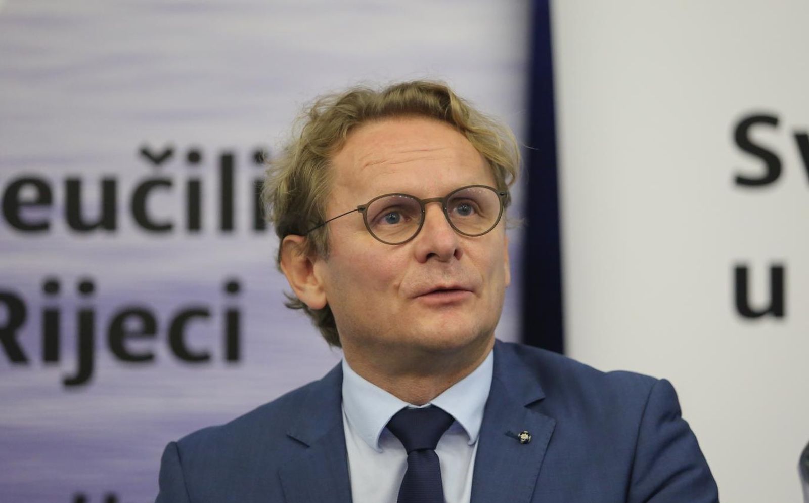 24.09.2020., Rijeka -  Interdisciplinarni znanstveni skup posvecen virusu COVID-19 pod nazivom "Advancement in Virology Research & an Opportunity to Improve International Impact of the University of Rijeka". Na skupu u prostoru Gradjevinskog fakulteta govorili su: Ivan Djikic, Daniel Rukavina, Stipan Jonjic i Snjezana Prijic Samarzija.
Photo:Goran Kovacic/PIXSELL