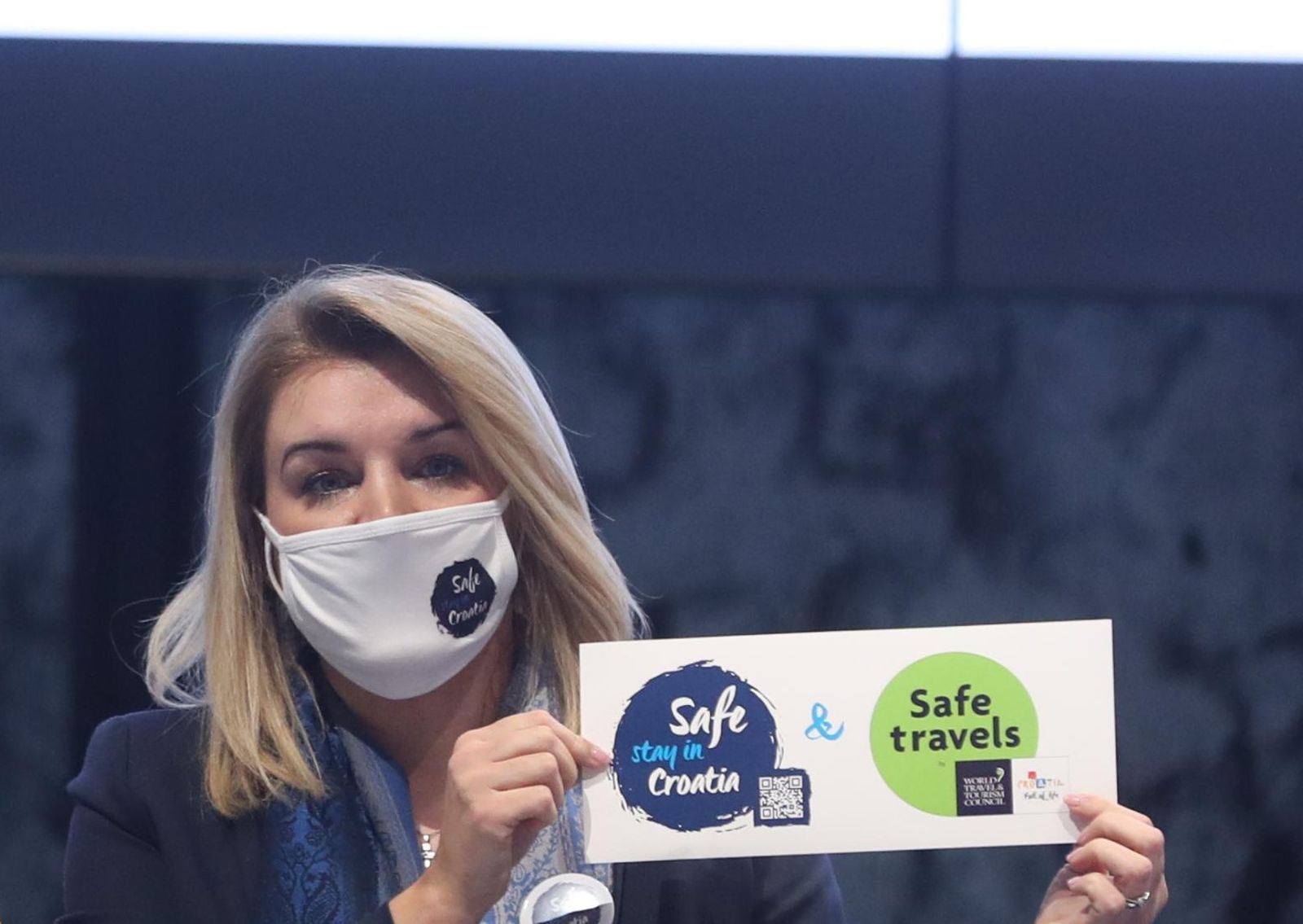 25.02.2021. Zagreb - Ministrica turizma i sporta Nikolina Brnjac i direktor Hrvatske turisticke zajednice Kristjan Stanicic predstavili su projekt "Safe stay in Croatia".  Oznake će, osim turističkih subjekata, moći koristiti i drugi u lancu putovanja, poput aviokompanija, benzinskih postaja, raznih turistickih sadrzaja, kulturnih i prirodnih atrakcija itd. Protokoli će biti uskladjeni s preporukama Hrvatskog zavoda za javno zdravstvo (HZJZ). Ukljucivat ce i naljepnicu s QR kodom koja se moze izloziti na vidljivom mjestu u objektu, a vodit ce i na posebnu internetsku stranicu  Photo:Zeljko Lukunic/PIXSELL
