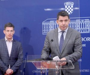 25.03.2021., Zagreb - U Saboru je odrzana konferencija za medije kluba zastupnika Mosta na kojoj je o temi: "Pokretanje inicijative za smjenu predsjednika Vrhovnog suda Djure Sesse" govorili su zastupnici Nikola Grmoja i Zvonimir Troskot. 
Photo: Patrik Macek/PIXSELL