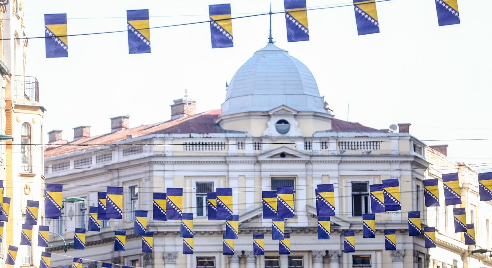 26.02.2021.,Sarajevo, Bosna i Hercegovina - Povodom Dana nezavisnosti Bosne i Hercegovine centar grada ukrasen zastavama.
Photo: Armin Durgut/PIXSELL