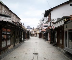 26.03.2020., Sarajevo, Bosna i Hercegovina - Sarajevska Bascarsija koja je inace puna turista skoro je u potpunosti prazna. Photo: Armin Durgut/PIXSELL
