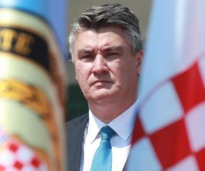 26.06.2020., Zagreb - Hrvatsko vojno uciliste, vojarna "Petar Zrinski". Svecana promocija polaznika vojnih skola Hrvatskog vojnog ucilista Dr. Franjo Tudjman (Visoke docasnicke izobrazbe, Temeljne casnicke izobrazbe i pilota, Zapovjedno-stozerne skole "Blago Zadro" i Ratne skole "Ban Josip Jelacic") za potrebe Hrvatske vojske. Na promociji su diplome primili 177 polaznika vojnih skola Hrvatskog vojnog ucilista Dr. Franjo Tudjman. Predsjednik RH Zoran Milanovic. Photo: Sanjin Strukic/PIXSELL
