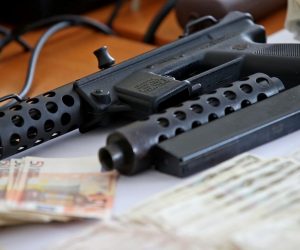 27.02.2014., Zagreb, Ulica Matice hrvatske 4  - Konferencija za medije povodom dovrsenog kriminalistickog istrazivanja u kojem su policijski sluzbenici zaplijenili jednu automatsku pusku te vecu kolicinu novca i kokaina.
Photo: Igor Kralj/PIXSELL