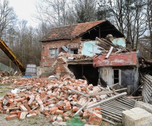 27.02.2021., Glina - U Majskim Poljanama, u organizaciji Mitropolije zagrebacko - ljubljanske SPC-a i Srpskog narodnog vijeća (SNV), njegova Svetost patrijarh srpski Gospodin Porfirije i episkop gornjokarlovacki Gospodin Gerasim posjetili su stanovnike Banije koji su nastradali u prosinackom potresu. 
Photo: Tomislav Miletic/PIXSEL