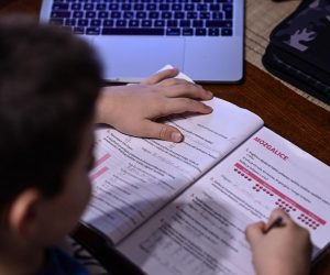 27.11.2020., Zagreb - Zbog velikog broja novooboljelih od COVID-19 virusa velik broj djece u osnovnim skolama zavrsava u samoizolaciji te obavljaju nastavu online u svojim domovima.  Photo: Igor Soban/PIXSELL