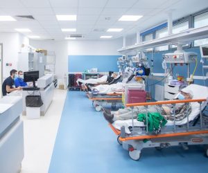 27.11.2020., Rijeka - Reportaza o zaposlenicima i popunjenosti hitnog medicinskog trakta u Kbc-u Susak tijekom pandemije Coronavirusa. 
Photo: Nel Pavletic/PIXSELL