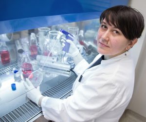29.01.2015., Zagreb -  Laboratorij za genotoksicne agense najsterilnija je prostorija na Institutu Rudjer Boskovic. Dr. Sc. Dragomira Majhen na radnom mjestu. 
Photo: Davor Puklavec/PIXSELL