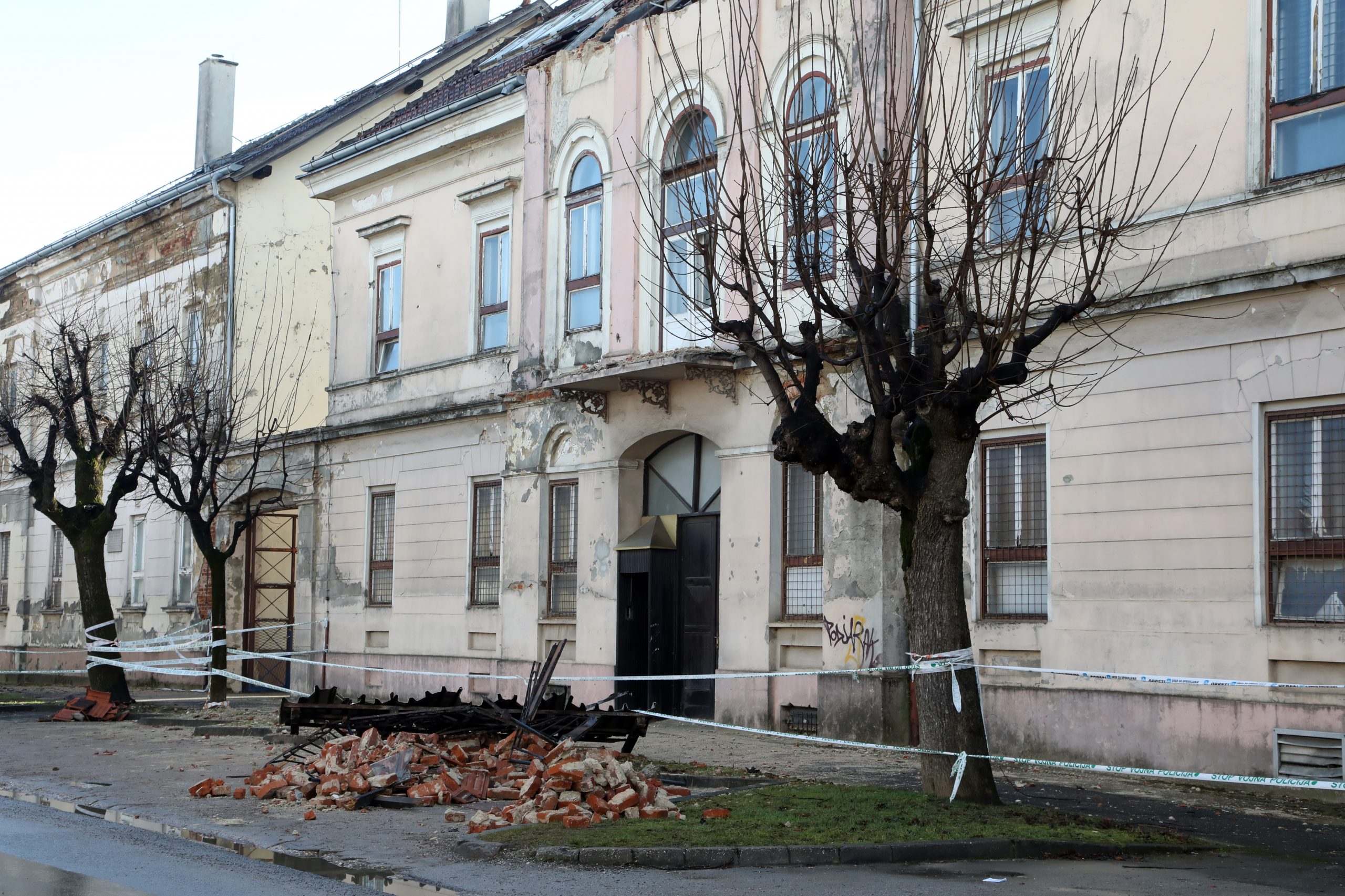 30.01.2021. Petrinja - U Petrinji su danas poceli radovi na uklanjanju ostecenih objekata, 
Photo: Edina Zuko/PIXSELL