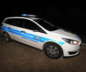 30.01.2021., Sibenik - Muskarac osumnjicen za cetverostruko ubojstvo pronadjen mrtav kraj automobila kojim je bjezao. 
Photo: Hrvoje Jelavic/PIXSELL