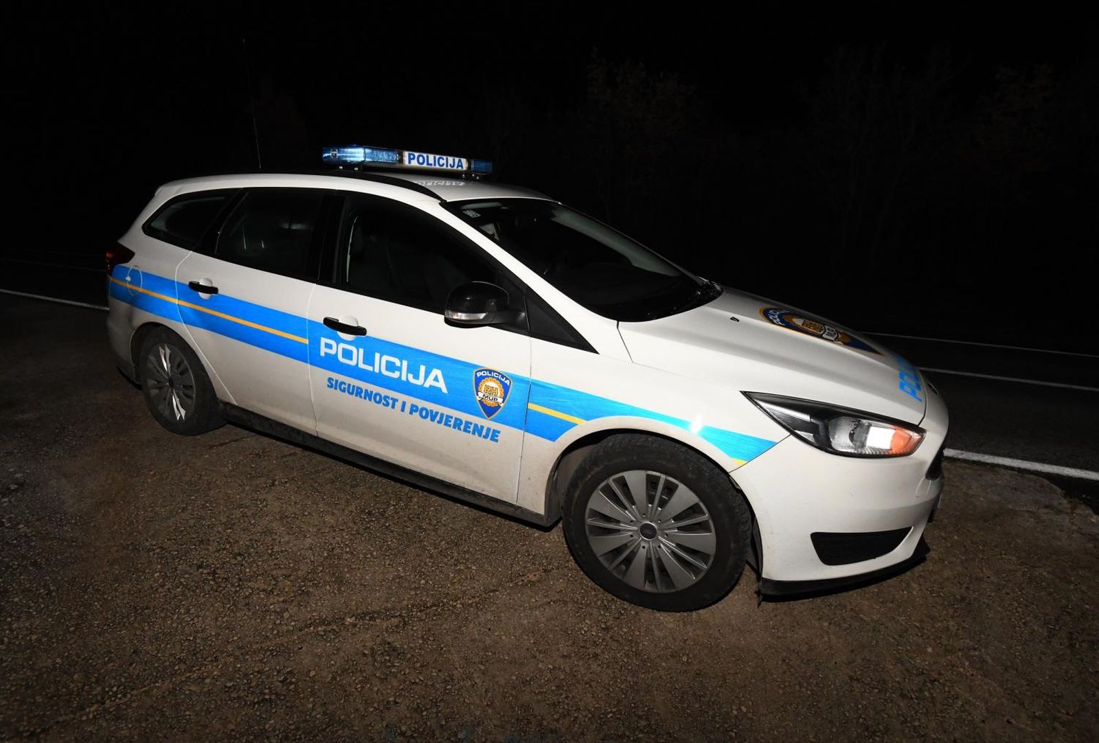 30.01.2021., Sibenik - Muskarac osumnjicen za cetverostruko ubojstvo pronadjen mrtav kraj automobila kojim je bjezao. 
Photo: Hrvoje Jelavic/PIXSELL