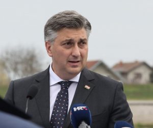 30.03.2021., Osijek - Predsjednik Vlade Andrej Plenkovic za vrijeme posjeta Osjecko - baranjskoj zupaniji sudjelovao je na svecanom otvorenju pristanista za putnicke brodove  na rijeci Dravi. Photo: Dubravka Petric/PIXSELL