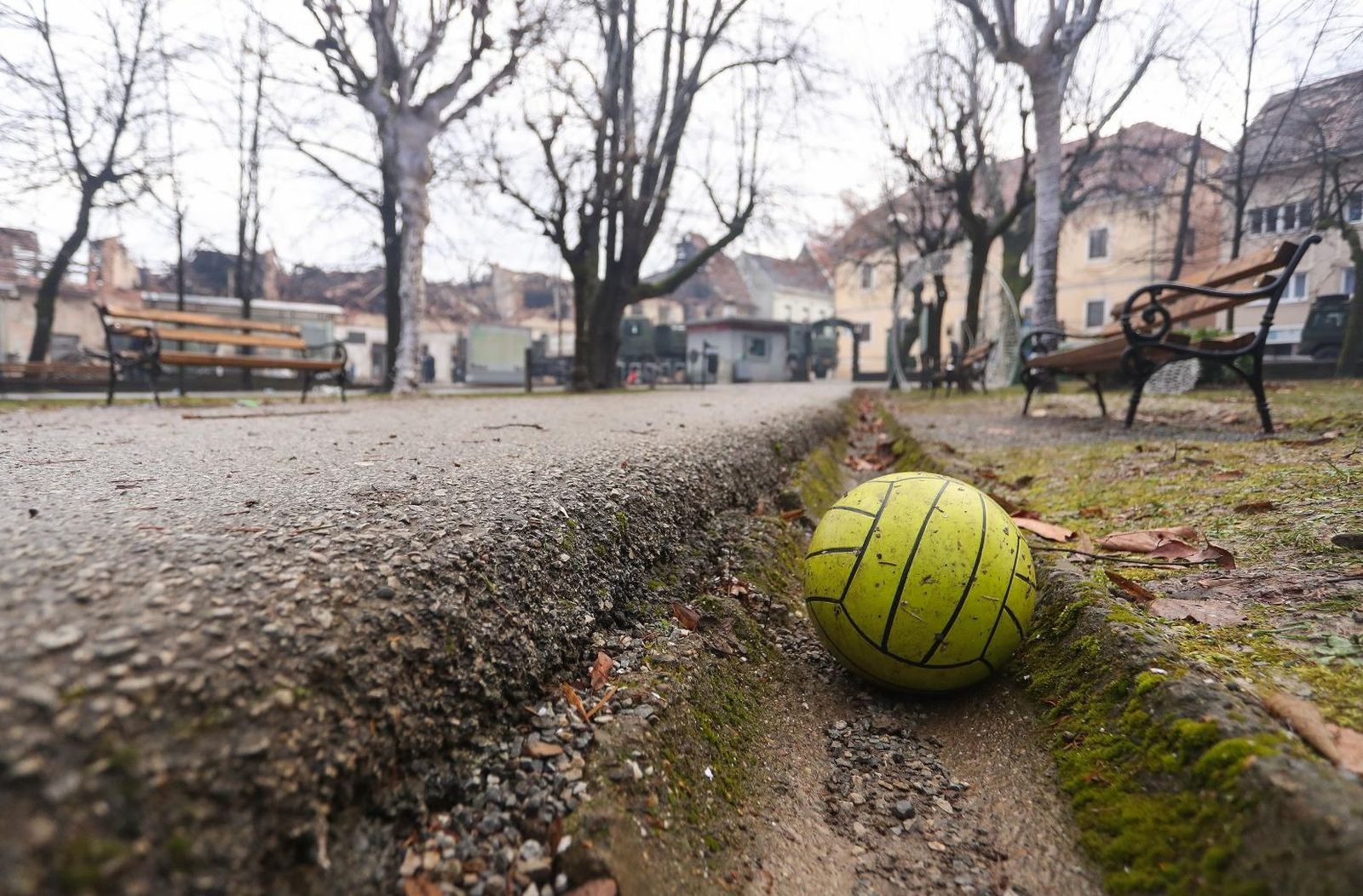30.12.2020., Petrinja - Snazan potres pogodio je jucer Hrvatsku, epicentar potresa magnitude 6.2 je bio 3 kilometra od Petrinje. Jutro nakon razornog potresa u Petrinji. Photo: Luka Stanzl/PIXSELL
