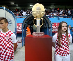 31.05.2017., stadion NK Varazdin, Varazdin - Finale hrvatskog nogometnog kupa, GNK Dinamo - HNK Rijeka. Prijelazni pokal za pobjednika Hrvatskog nogometnog kupa, popularno nazvan "Rabuzinovo sunce". 
Photo: Igor Kralj/PIXSELL