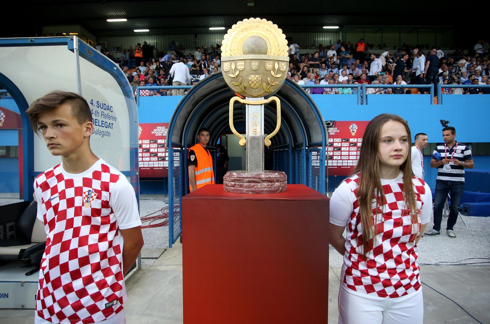 31.05.2017., stadion NK Varazdin, Varazdin - Finale hrvatskog nogometnog kupa, GNK Dinamo - HNK Rijeka. Prijelazni pokal za pobjednika Hrvatskog nogometnog kupa, popularno nazvan "Rabuzinovo sunce". 
Photo: Igor Kralj/PIXSELL