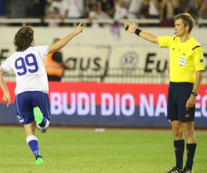 30.07.2015., stadion Poljud, Split - Prva utakmica treceg pretkola Lige Prvaka, HNK Hajduk - Stromsgodset IF. Strijelac Andrija Balic i sudac Kristo Tohver (EST)
Photo: Ivo Cagalj/PIXSELL