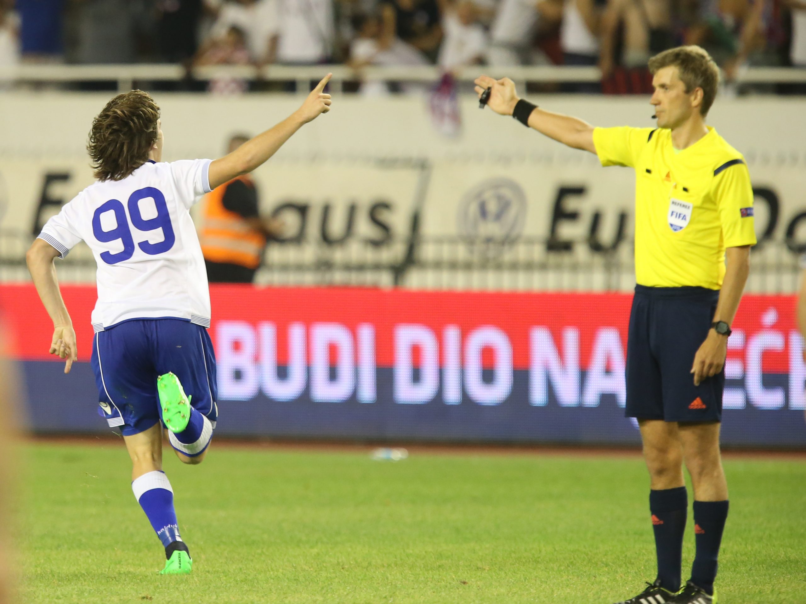 30.07.2015., stadion Poljud, Split - Prva utakmica treceg pretkola Lige Prvaka, HNK Hajduk - Stromsgodset IF. Strijelac Andrija Balic i sudac Kristo Tohver (EST)
Photo: Ivo Cagalj/PIXSELL