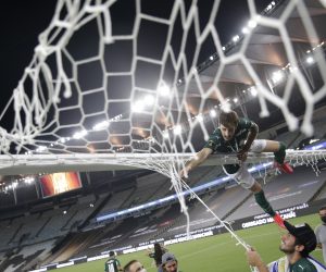 Copa Libertadores - Final - Palmeiras v Santos Soccer Football - Copa Libertadores - Final - Palmeiras v Santos - Estadio Maracana, Rio de Janeiro, Brazil - January 30, 2021 Palmeiras' Matias Vina celebrate winning the Copa Libertadores Pool via REUTERS/Ricardo Moraes RICARDO MORAES