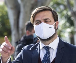 Klis, 25.03.2021 - Ministar Tomislav Ćorić održao je radni sastanak s čelnicima Općine Klis, a prije toga je obišao prostorije Poduzetničkog inkubatora na Klisu. Na fotografiji ministar Tomislav Ćorić.
foto HINA/ Miroslav LELAS/ lm