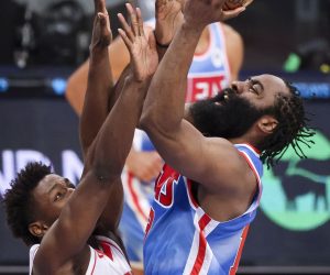 epa09109720 Brooklyn Nets James Harden (2-R) drives to the basket as Houston Rockets Kelly Olynyk (L) Jae'Sean Tate (2-L) and Christian Wood (R) defend during the NBA game between the Houston Rockets and the Brooklyn Nets at the Barclays Center in Brooklyn, New York, USA, 31 March 2021.  EPA/JUSTIN LANE SHUTTERSTOCK OUT