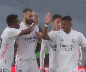 epa09113638 Real Madrid's French forward Karim Benzema (2L) celebrates with teammates after scoring the team's second goal past Eibar's goalie Marko Dmitrovic (L) during the Primera Division LaLiga match held between Real Madrid and Eibar at Di Steffano stadium in Madrid, Spain, 03 April 2021.  EPA/Kiko Huesca