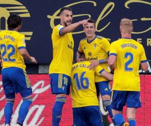 epa09115827 Cadiz's Juan Cala (C, bottom) celebrates with his teammates after scoring the 1-0 lead during their Spanish LaLiga soccer match between Cadiz CF and Valencia CF at Ramon de Carranza stadium in Cadiz, Andalusia, Spain, 04 April 2021.  EPA/ROMAN RIOS