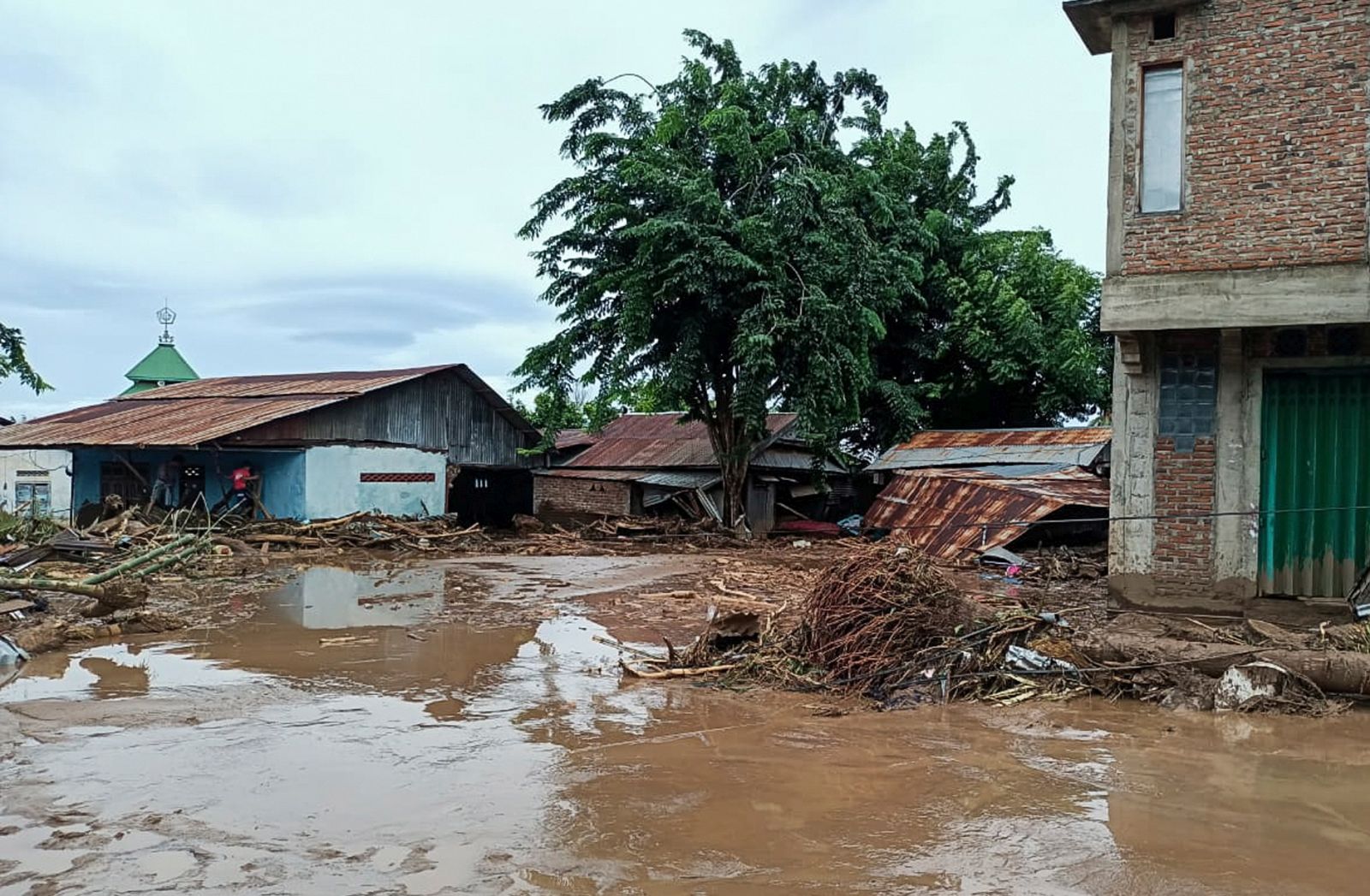 epa09116323 A handout photo made available by East Adonara Police station shows a general view of the aftermath of a flash flood in Adonara, East Flores, Indonesia, 04 April 2021 (issued 05 April 2021). According to the Indonesian National Board for Disaster Management (BNPB), more than 50 people were killed and some others missing after flash floods in several areas in East Nusa Tenggara province.  EPA/EAST ADONARA POLICE STATION / HA  HANDOUT EDITORIAL USE ONLY/NO SALES
