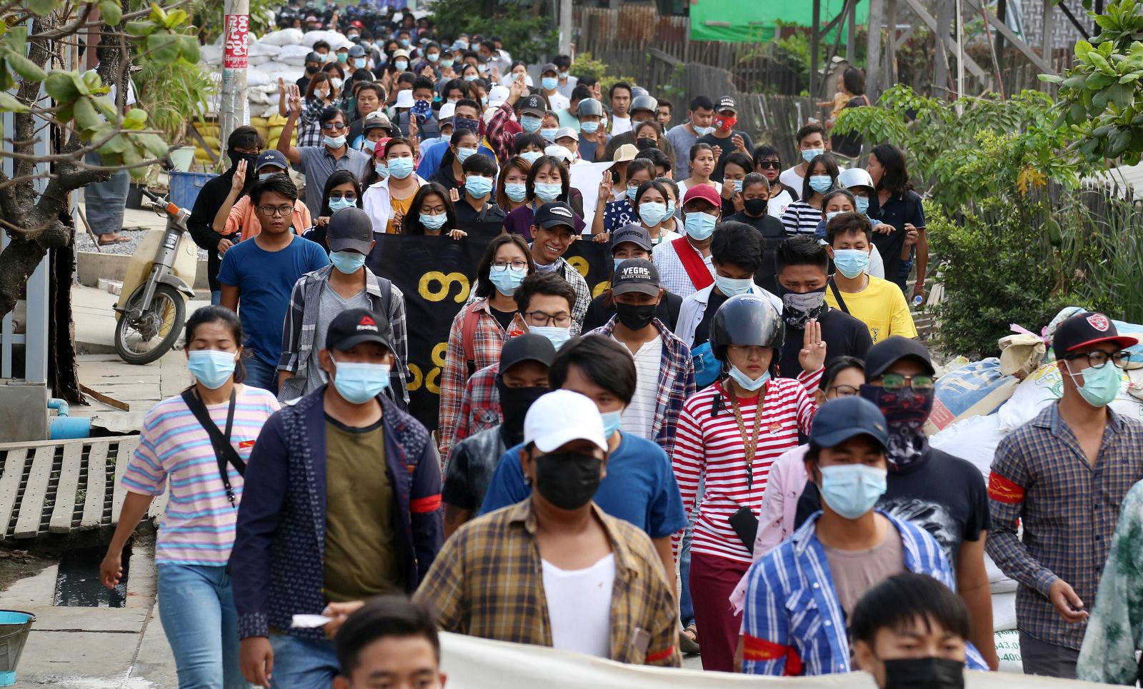 epa09123470 Demonstrators march during an anti-military coup protest in Mandalay, Myanmar, 09 April 2021. According to the Assistance Association for Political Prisoners (AAPP), at least 570 people have been killed by Myanmar armed forces since the military seized power on 01 February 2021 while protests continue despite the intensifying crackdown on demonstrators.  EPA/STRINGER