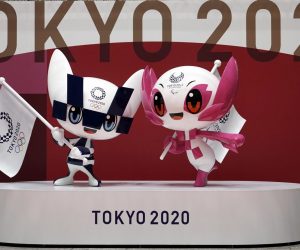 epa09134169 The unveiled statues of Miraitowa, center, and Someity, official mascots for the Tokyo 2020 Olympics and Paralympics, are unveiled during a ceremony held to mark 100 days before the start of the Tokyo 2020 Olympic Games at the Tokyo Metropolitan Government building in Tokyo, Japan, 14 April 2021.  EPA/Eugene Hoshiko / POOL