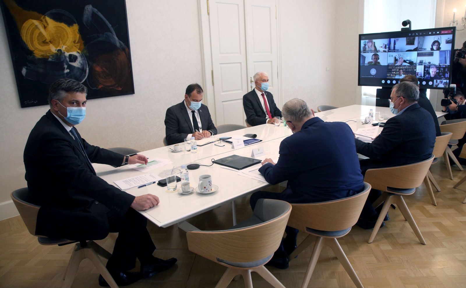 Zagreb, 15.4.2021 - Predsjednik Vlade Andrej Plenković predsjedao je sastankom Znanstvenog savjeta. Na slici Andrej Plenković, Vili Beroš, Zvonko Kusić i Krunoslav Capak.
Foto HINA/ Dario GRZELJ/ dag