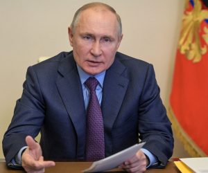 epa09137064 Russian President Vladimir Putin attends a video conference joint meeting of the State Council Presidium and the Agency for Strategic Initiatives, at the Novo-Ogaryovo state residence outside Moscow, Russia, 15 April 2021.  EPA/ALEXEI DRUZHININ / SPUTNIK / KREMLIN POOL MANDATORY CREDIT