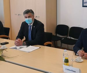 Pula, 16.4.2021.- Predsjednik Vlade Andrej Plenkoviæ u sklopu posjeta Istarskoj upaniji razgovarao je s predstavnicima Uljanika Brodogradnje 1856. 
foto HINA/ Daniel SPONZA/ ua