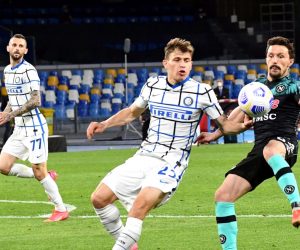 epa09144247 Napoli's Mario Rui (R) and Inter's Nicolo Barella (C) in action during the Italian Serie A soccer match between SSC Napoli and Inter Milan at Diego Armando Maradona stadium in Naples, Italy, 18 April 2021.  EPA/CIRO FUSCO