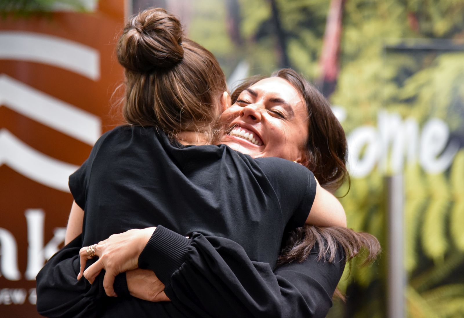 epa09144505 Families and loved ones embrace after landing on the first Air New Zealand flight to land, on the first day of the trans-Tasman bubble, in Wellington, New Zealand, 19 April 2021.  EPA/BEN MCKAY  AUSTRALIA AND NEW ZEALAND OUT