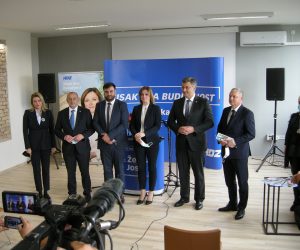 Sisak, 19.04.2021 - U Sisku je svoju kandidaturu za gradonaèelnicu predstavila dr. eljka Josiæ (HDZ), uz potporu premijera  Andreja Plenkoviæa, ministara  Tome Medveda, Darka Horvata, te drugih dravnih i stranaèkih dunosnika. foto HINA/ ik