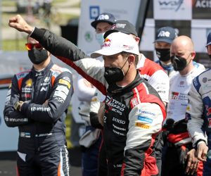 Kumrovec, 25.04.2021 - Francuski vozac Sebastien Ogier i njegov suvozac Julien Ingrassia pobjednici su WRC Croatia Rallya nakon zadnjeg brzinca u Kumrovcu. Na slici Sebastien Ogier slavi nakon utrke.
foto HINA/ Damir SENCAR/ ds
