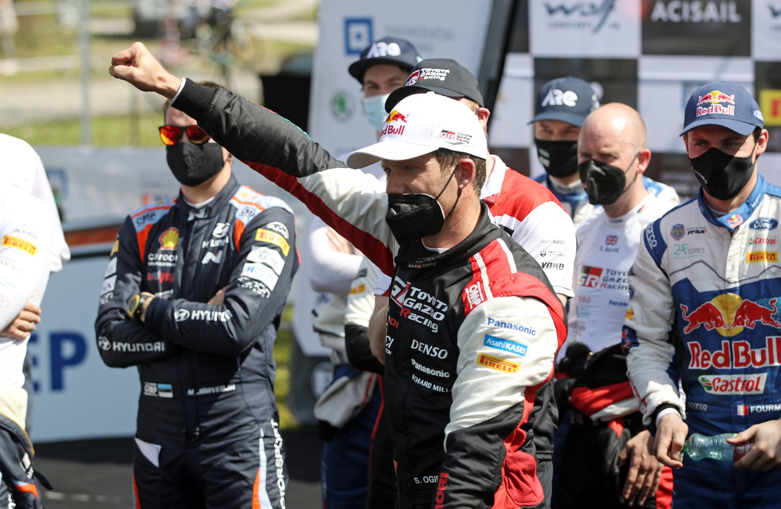 Kumrovec, 25.04.2021 - Francuski vozac Sebastien Ogier i njegov suvozac Julien Ingrassia pobjednici su WRC Croatia Rallya nakon zadnjeg brzinca u Kumrovcu. Na slici Sebastien Ogier slavi nakon utrke.
foto HINA/ Damir SENCAR/ ds