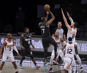 epa09159495 The Nets' Kevin Durant (3-L) shoots as the Suns' (L-R) Chris Paul, Jevon Carter, Torrey Craig and Frank Kaminsky defend and teammate Kyrie Irving (2-L) looks on during the first half of the game between the Phoenix Suns and the Brooklyn Nets at the Barclays Center in Brooklyn borough of New York, New York, USA, 25 April 2021.  EPA/JUSTIN LANE  SHUTTERSTOCK OUT